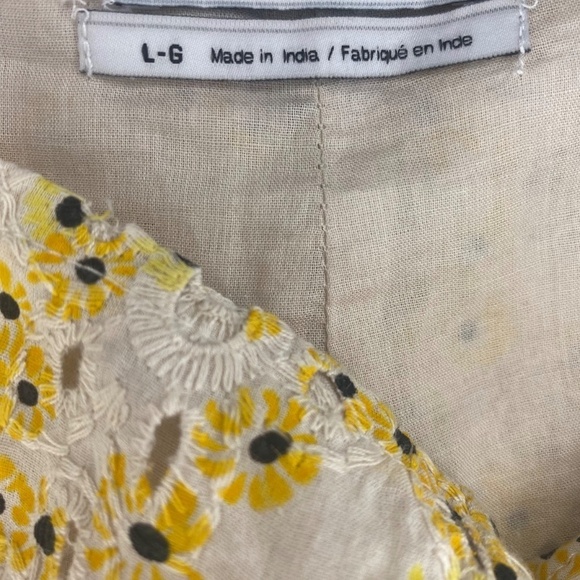 Urban Outfitters High Rise Balboa Eyelet Lace Tan Yellow Daisy Shorts Large EUC - Picture 4 of 5